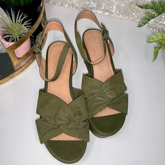 Caslon Platform Sandals Matte Green Sz 6.5 - Picture 2 of 13